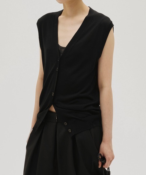 TODAYFUL(トゥデイフル)の「Tencelsilk Knit Vest(ベスト・レディース・キナリ/ブラック/ダークブラウン・FREE)」の5枚目の写真