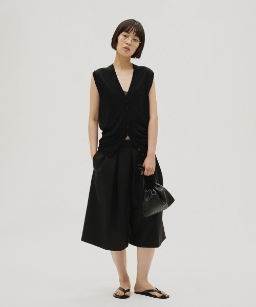TODAYFUL(トゥデイフル)の「Tencelsilk Knit Vest(ベスト・レディース・キナリ/ブラック/ダークブラウン・FREE)」の4枚目の写真