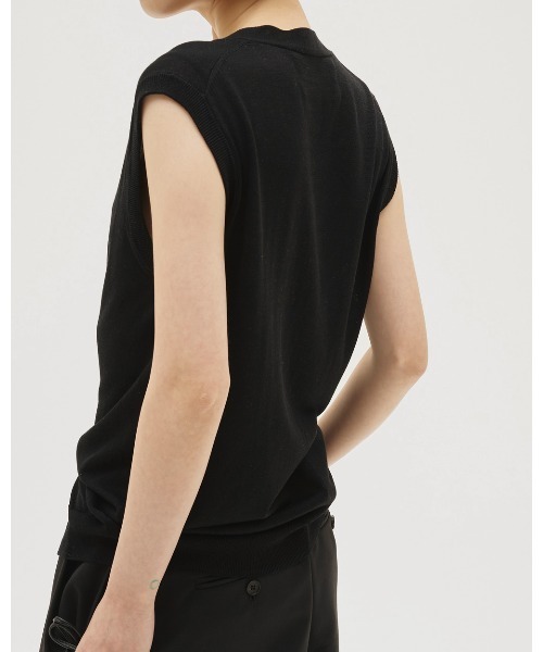 TODAYFUL(トゥデイフル)の「Tencelsilk Knit Vest(ベスト・レディース・キナリ/ブラック/ダークブラウン・FREE)」の6枚目の写真