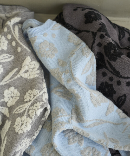 Firsthand(ファーストハンド)の「Firsthand/ファーストハンド フラワージャガード ニットカーディガン(カーディガン/ボレロ・レディース・グレー/チャコールグレー/サックスブルー・ONE SIZE)」の7枚目の写真