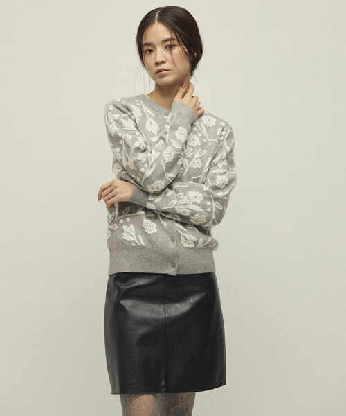 Firsthand(ファーストハンド)の「Firsthand/ファーストハンド フラワージャガード ニットカーディガン(カーディガン/ボレロ・レディース・グレー/チャコールグレー/サックスブルー・ONE SIZE)」の11枚目の写真