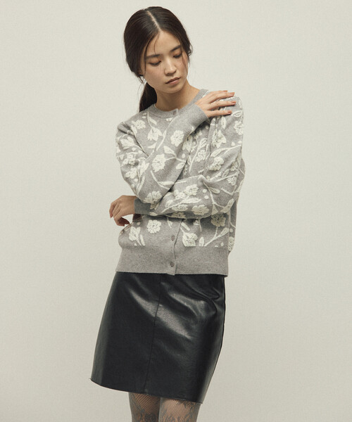 Firsthand(ファーストハンド)の「Firsthand/ファーストハンド フラワージャガード ニットカーディガン(カーディガン/ボレロ・レディース・グレー/チャコールグレー/サックスブルー・ONE SIZE)」の13枚目の写真