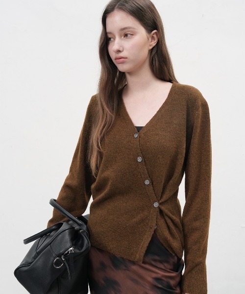 GENERAL IDEA(ジェネラルアイデア)の「【GENERAL IDEA】アンバランスルーズカーディガン / UNBALANCE LOOSE FIT CARDIGAN(カーディガン/ボレロ・レディース・グレー/ブラウン・L/M/S)」の2枚目の写真
