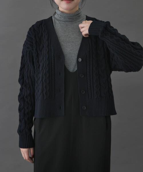 FORK&SPOON(フォークアンドスプーン)の「FORK&SPOON ケーブルVネックカーディガン(カーディガン/ボレロ・レディース・レッド/ネイビー/アイボリー・1)」の2枚目の写真