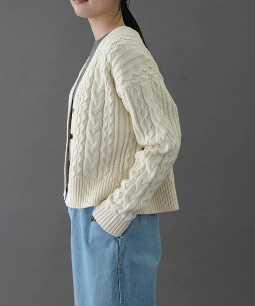 FORK&SPOON（フォークアンドスプーン）の「FORK&SPOON　ケーブルVネックカーディガン（カーディガン/ボレロ・レディース・レッド/ネイビー/アイボリー・1）」の13枚目の写真