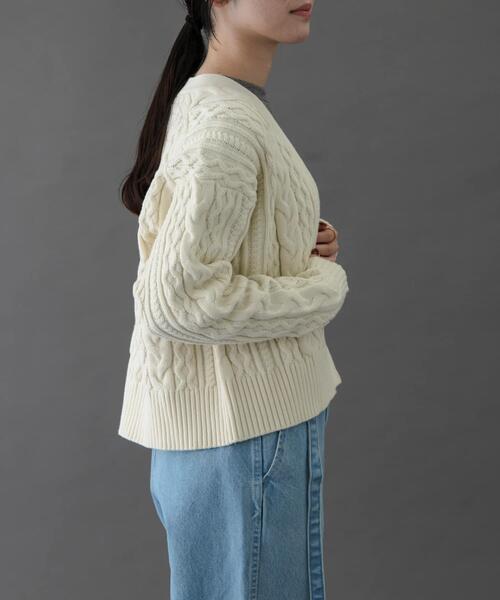 FORK&SPOON（フォークアンドスプーン）の「FORK&SPOON　ケーブルVネックカーディガン（カーディガン/ボレロ・レディース・レッド/ネイビー/アイボリー・1）」の15枚目の写真