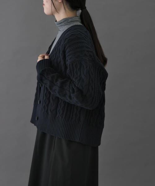 FORK&SPOON(フォークアンドスプーン)の「FORK&SPOON ケーブルVネックカーディガン(カーディガン/ボレロ・レディース・レッド/ネイビー/アイボリー・1)」の21枚目の写真