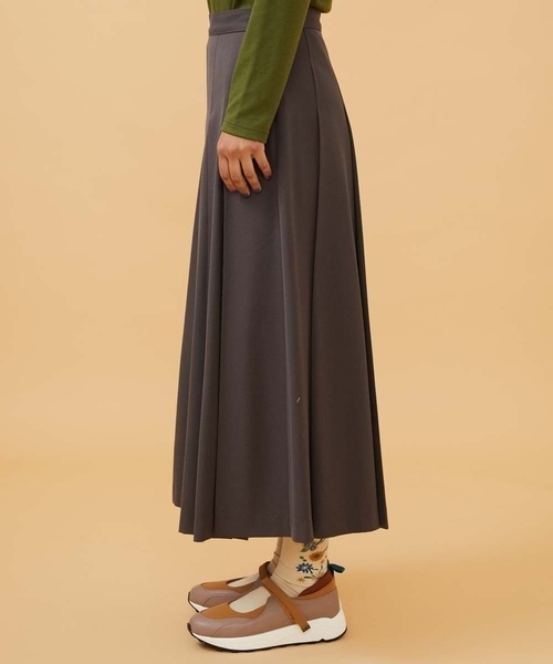 Jocomomola(ホコモモラ)の「Pliegues ワンポイント刺繍プリーツスカート(スカート・レディース・グレー/ベージュ・42/40)」の7枚目の写真