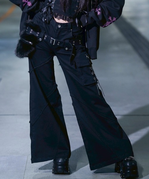 REFLEM/レフレム』ファーポーチベルト付きフレアデニムパンツ