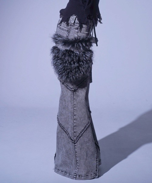 REFLEM/レフレム』ファーポーチベルト付きフレアデニムパンツ