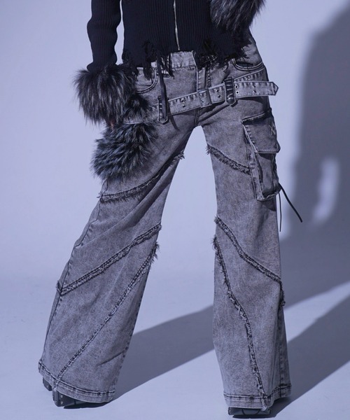 REFLEM（レフレム）の「『REFLEM/レフレム』ファーポーチベルト付きフレアデニムパンツ（デニムパンツ・レディース・ブラック/グレー・M/L）」の7枚目の写真