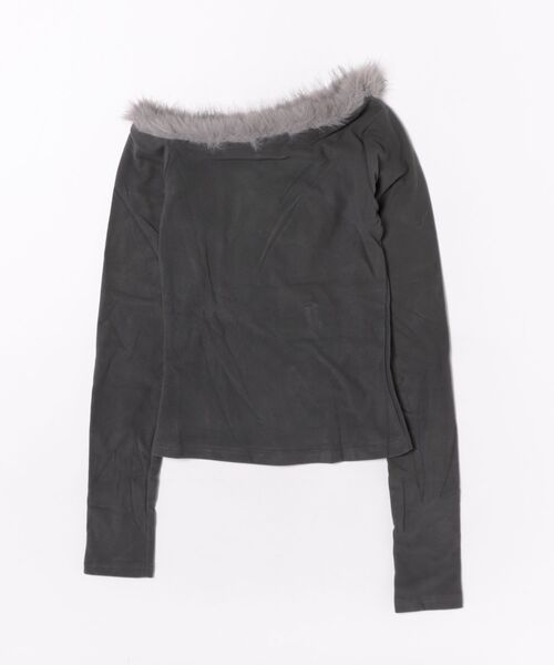 Anely(アネリー)の「ファー オフショルダー 長袖 カット トップス(Tシャツ/カットソー・レディース・グレー/ホワイト・FREE)」の14枚目の写真