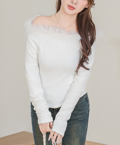 Anely(アネリー)の「ファー オフショルダー 長袖 カット トップス(Tシャツ/カットソー・レディース・グレー/ホワイト・FREE)」の5枚目の写真