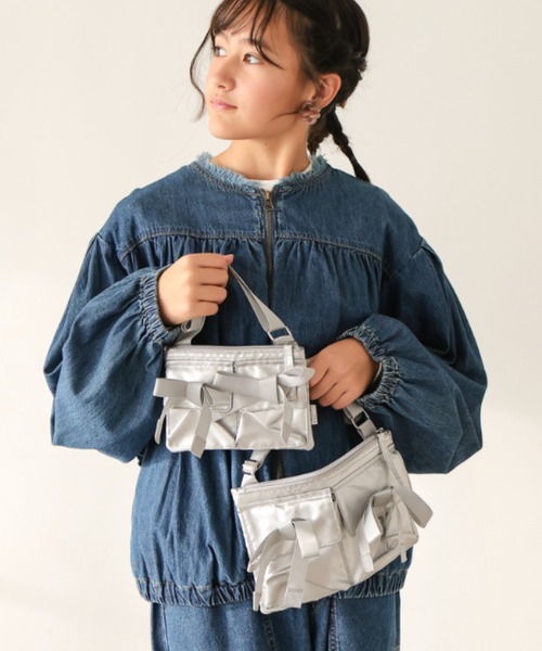 Ocean&Ground(オーシャン&グラウンド)の「WリボンポケットショルダーBAG(ハンドバッグ・レディース・ブラック/シルバー・SMALL/MEDIUM)」の1枚目の写真