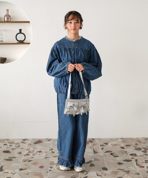 Ocean&Ground(オーシャン&グラウンド)の「WリボンポケットショルダーBAG(ハンドバッグ・レディース・ブラック/シルバー・SMALL/MEDIUM)」の5枚目の写真