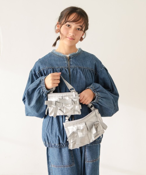 Ocean&Ground(オーシャン&グラウンド)の「WリボンポケットショルダーBAG(ハンドバッグ・レディース・ブラック/シルバー・SMALL/MEDIUM)」の6枚目の写真