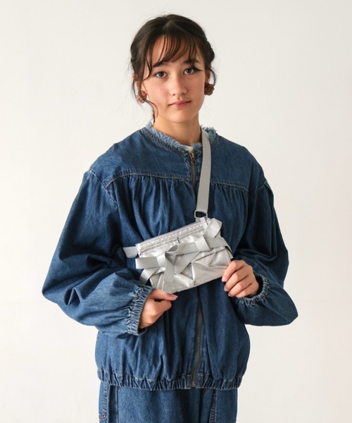 Ocean&Ground(オーシャン&グラウンド)の「WリボンポケットショルダーBAG(ハンドバッグ・レディース・ブラック/シルバー・SMALL/MEDIUM)」の7枚目の写真