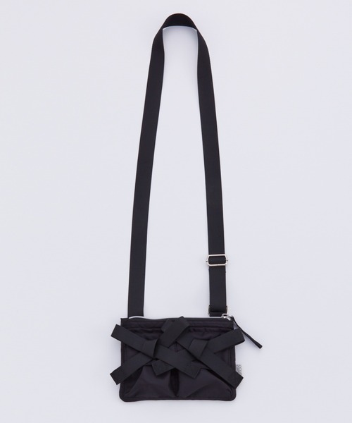 Ocean&Ground(オーシャン&グラウンド)の「WリボンポケットショルダーBAG(ハンドバッグ・レディース・ブラック/シルバー・SMALL/MEDIUM)」の9枚目の写真
