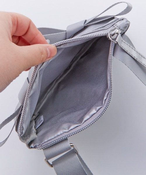 Ocean&Ground(オーシャン&グラウンド)の「WリボンポケットショルダーBAG(ハンドバッグ・レディース・ブラック/シルバー・SMALL/MEDIUM)」の16枚目の写真
