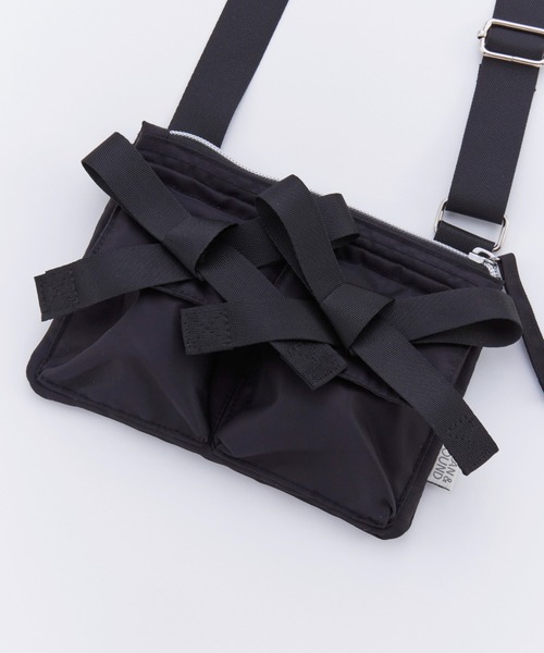 Ocean&Ground(オーシャン&グラウンド)の「WリボンポケットショルダーBAG(ハンドバッグ・レディース・ブラック/シルバー・SMALL/MEDIUM)」の17枚目の写真