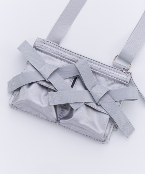 Ocean&Ground(オーシャン&グラウンド)の「WリボンポケットショルダーBAG(ハンドバッグ・レディース・ブラック/シルバー・SMALL/MEDIUM)」の18枚目の写真