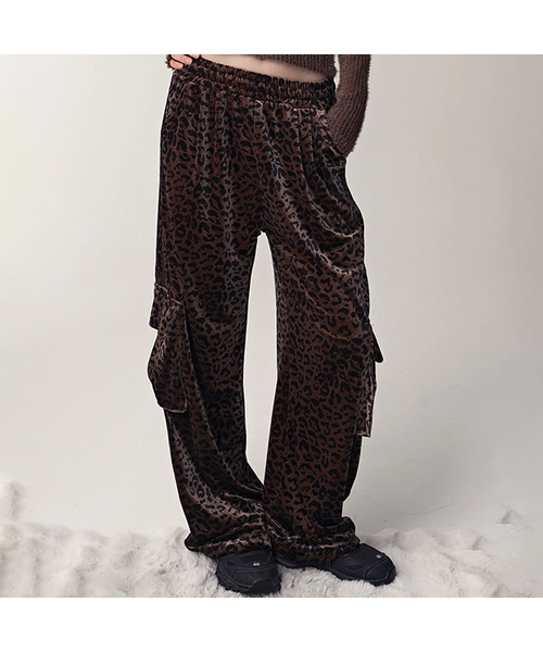AVANDRESS(アバンドレス )の「Leopard Rush Cargo Pants(スウェットパンツ・レディース・レオパード・SMALL/MEDIUM/LARGE)」の1枚目の写真