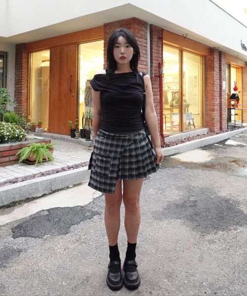 Miseki SEOUL(ミセキソウル)の「Pocket layered check skirt BLACK(スカート・レディース・その他・1/2)」の10枚目の写真