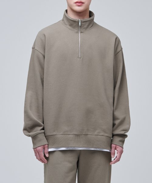 MUSINSA STANDARD(ムシンサスタンダード)の「特大ハーフジップアップスウェットシャツ【ダスティベージュ】(スウェット・メンズ・その他・SMALL/MEDIUM/LARGE/X-LARGE/XX-LARGE/XXX-LARGE)」の1枚目の写真