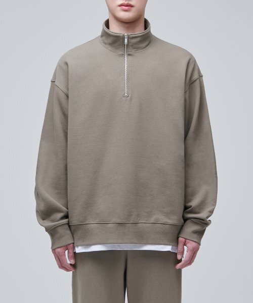 MUSINSA STANDARD(ムシンサスタンダード)の「特大ハーフジップアップスウェットシャツ【ダスティベージュ】(スウェット・メンズ・その他・SMALL/MEDIUM/LARGE/X-LARGE/XX-LARGE/XXX-LARGE)」の2枚目の写真
