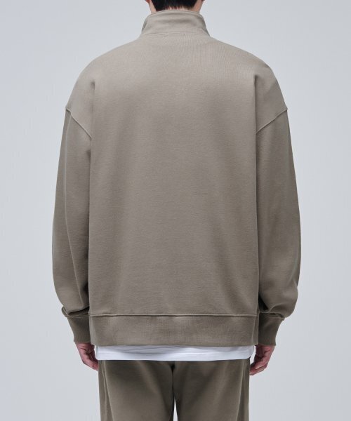 MUSINSA STANDARD(ムシンサスタンダード)の「特大ハーフジップアップスウェットシャツ【ダスティベージュ】(スウェット・メンズ・その他・SMALL/MEDIUM/LARGE/X-LARGE/XX-LARGE/XXX-LARGE)」の3枚目の写真