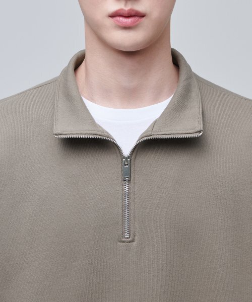 MUSINSA STANDARD(ムシンサスタンダード)の「特大ハーフジップアップスウェットシャツ【ダスティベージュ】(スウェット・メンズ・その他・SMALL/MEDIUM/LARGE/X-LARGE/XX-LARGE/XXX-LARGE)」の5枚目の写真