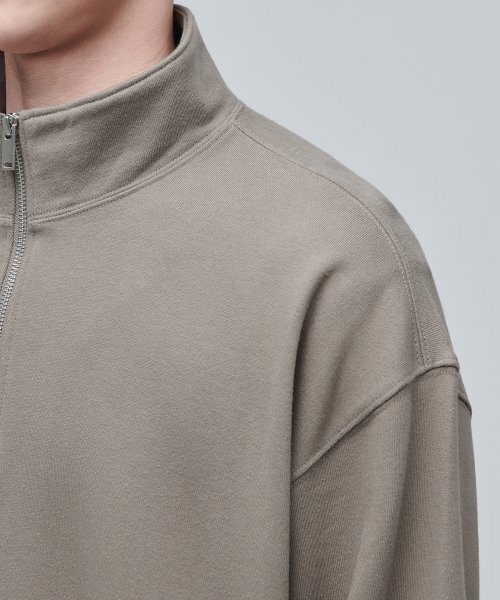 MUSINSA STANDARD(ムシンサスタンダード)の「特大ハーフジップアップスウェットシャツ【ダスティベージュ】(スウェット・メンズ・その他・SMALL/MEDIUM/LARGE/X-LARGE/XX-LARGE/XXX-LARGE)」の7枚目の写真