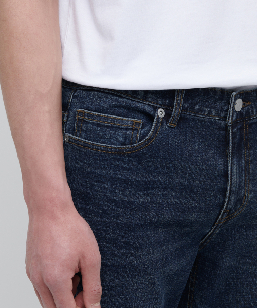 MUSINSA STANDARD(ムシンサスタンダード)の「【クールタンダード】スリムクロップドデニムパンツ【ミディアムインディゴ】(デニムパンツ・メンズ・その他・26/27/28/29/36/34/32/30/31/33/40/38)」の4枚目の写真