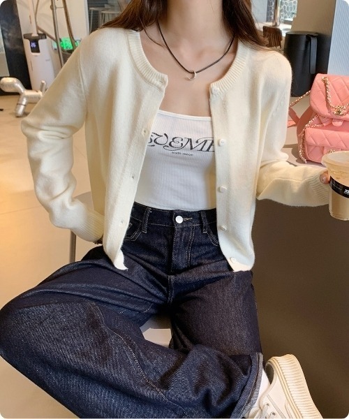 I.O.E(アイオイ)の「しなやかに寄り添う、ライトタッチカーディガン(カーディガン/ボレロ・レディース・レッド/イエロー/ブラック/アイボリー/グレー/ブルー・FREE)」の3枚目の写真