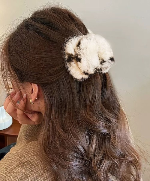 WESTSEA（ウエストシー）の「フェイクファー ヘアクリップ ミニ（バレッタ/ヘアクリップ・レディース・ベージュ/ホワイト/ブラウン/アイボリー・FREE）」の6枚目の写真