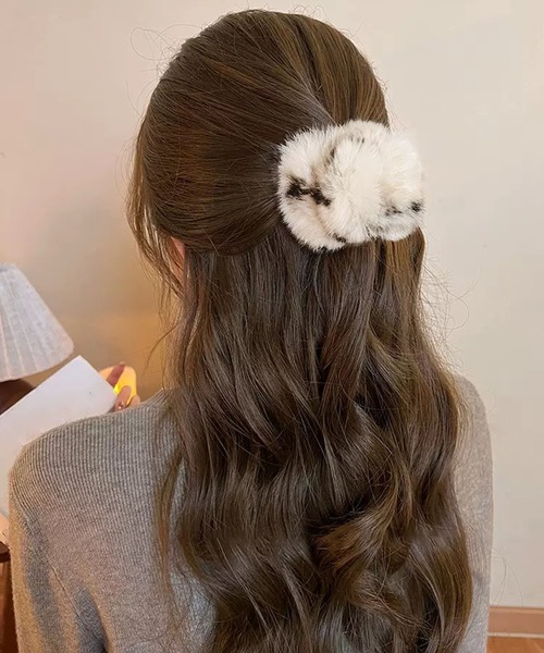 WESTSEA（ウエストシー）の「フェイクファー ヘアクリップ ミニ（バレッタ/ヘアクリップ・レディース・ベージュ/ホワイト/ブラウン/アイボリー・FREE）」の7枚目の写真