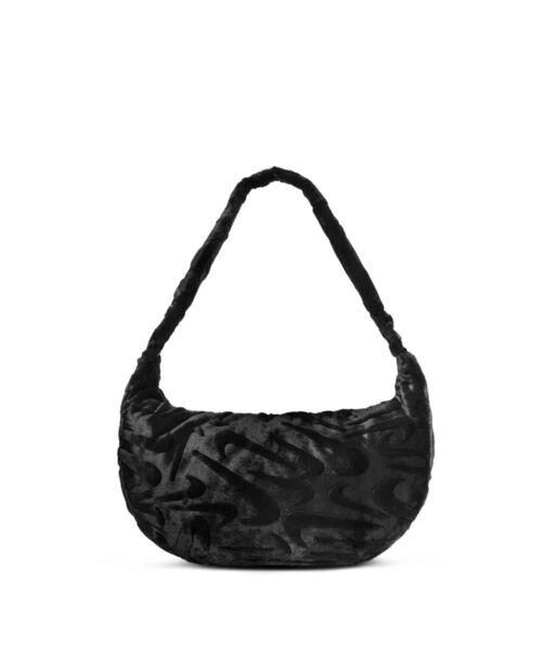 NIKE（ナイキ）の「ナイキ スポーツウェア フェイクファー スラウチーバッグ (19L) / Nike Sportswear Faux Fur Slouchy Bag (19L) HQ7515-010 Black（ショルダーバッグ・レディース・ブラック・ONE SIZE）」の3枚目の写真