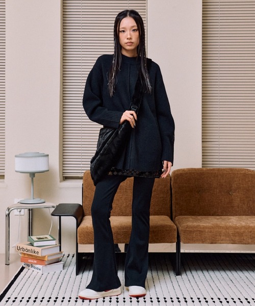 NIKE(ナイキ)の「ナイキ スポーツウェア フェイクファー スラウチーバッグ (19L) / Nike Sportswear Faux Fur Slouchy Bag (19L) HQ7515-010 Black(ショルダーバッグ・レディース・ブラック・ONE SIZE)」の8枚目の写真