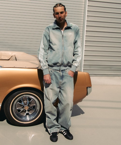 adidas（アディダス）の「adidas DENIM FIREBIRD TRACK PANTS ATMOS / アディダス デニム ファイヤー バード トラックパンツ アトモス【SP】（デニムパンツ・メンズ・ライトインディゴブルー・27inch/26inch/25inch/24inch/36inch/35inch/34inch/33inch/32inch/30inch）」の2枚目の写真