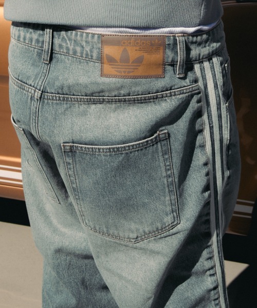 adidas（アディダス）の「adidas DENIM FIREBIRD TRACK PANTS ATMOS / アディダス デニム ファイヤー バード トラックパンツ アトモス【SP】（デニムパンツ・メンズ・ライトインディゴブルー・27inch/26inch/25inch/24inch/36inch/35inch/34inch/33inch/32inch/30inch）」の7枚目の写真