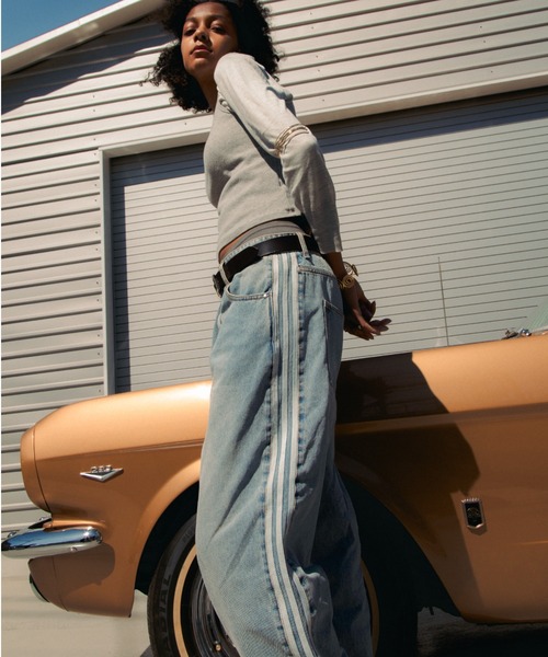 adidas（アディダス）の「adidas DENIM FIREBIRD TRACK PANTS ATMOS / アディダス デニム ファイヤー バード トラックパンツ アトモス【SP】（デニムパンツ・メンズ・ライトインディゴブルー・27inch/26inch/25inch/24inch/36inch/35inch/34inch/33inch/32inch/30inch）」の15枚目の写真