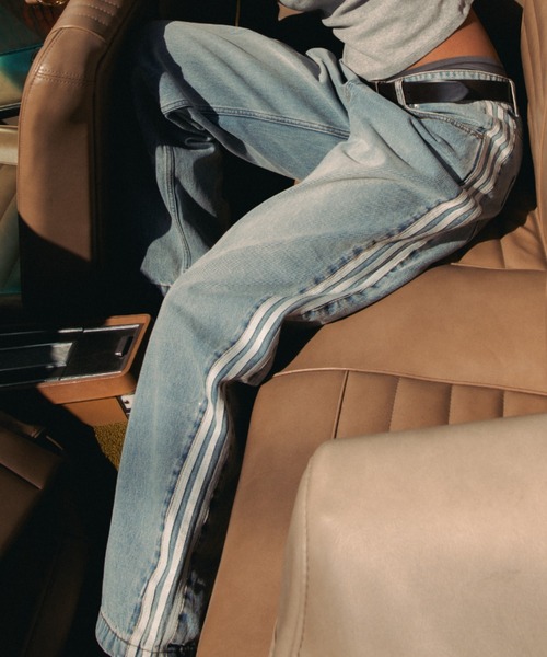 adidas（アディダス）の「adidas DENIM FIREBIRD TRACK PANTS ATMOS / アディダス デニム ファイヤー バード トラックパンツ アトモス【SP】（デニムパンツ・メンズ・ライトインディゴブルー・27inch/26inch/25inch/24inch/36inch/35inch/34inch/33inch/32inch/30inch）」の16枚目の写真