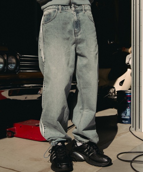 adidas（アディダス）の「adidas DENIM FIREBIRD TRACK PANTS ATMOS / アディダス デニム ファイヤー バード トラックパンツ アトモス【SP】（デニムパンツ・メンズ・ライトインディゴブルー・27inch/26inch/25inch/24inch/36inch/35inch/34inch/33inch/32inch/30inch）」の3枚目の写真