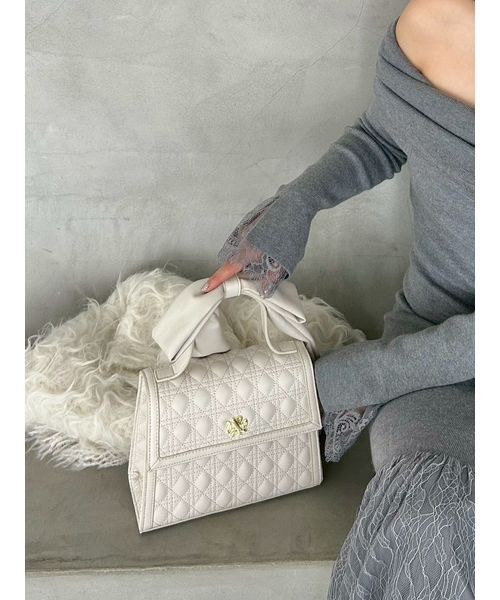 FRAY I.D（フレイアイディー）の「【WEB限定】リボンハンドルバッグ（ハンドバッグ・レディース・ベージュ/ホワイト/ブラック・F）」の2枚目の写真