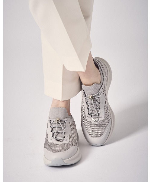 fitfit(フィットフィット)の「ハンズフリークッションソールスニーカー550(スニーカー・レディース・ベージュ系5/ライトグレー系1/ブラック×ブラック/グレー系5・22cm/22.5cm/23cm/23.5cm/24cm/24.5cm/25.0cm/25.5cm)」の3枚目の写真