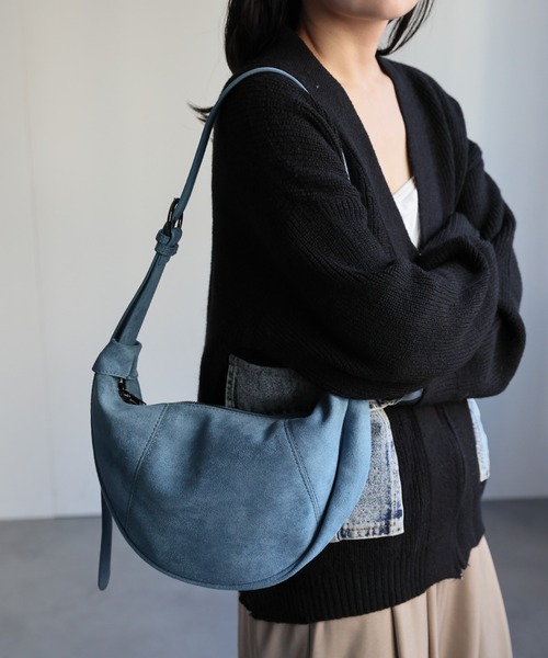 ap retro(アプレトロ)の「ハーフムーンスウェードショルダーバッグ(ショルダーバッグ・レディース・ベージュ/モカ/ブルー・FREE)」の5枚目の写真