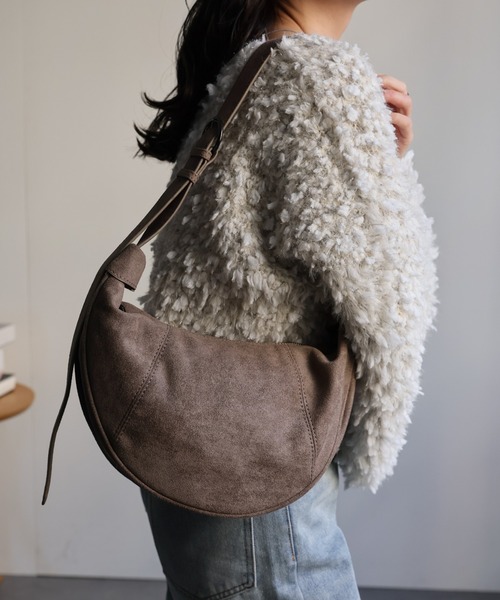 ap retro(アプレトロ)の「ハーフムーンスウェードショルダーバッグ(ショルダーバッグ・レディース・ベージュ/モカ/ブルー・FREE)」の10枚目の写真