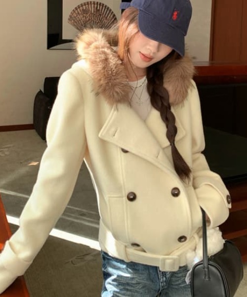 セール】春まで活躍 ふんわりファー付きショートコート ベルトで