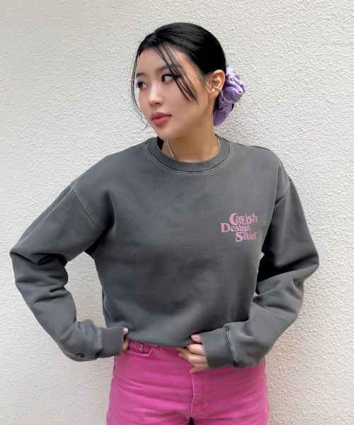 Cavish(カビシ)の「W PIGMENT SELLER LOGO SWEATSHIRT CHARCOAL(CV2ESFM444A)(スウェット・レディース・チャコール・FREE)」の2枚目の写真