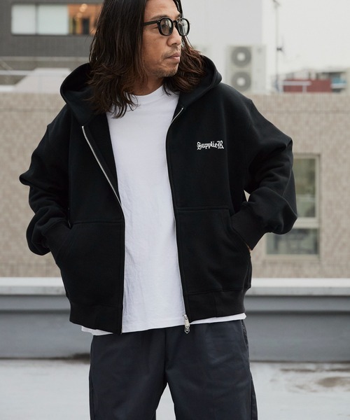 SUPPLIER（サプライヤー）の「SUPPLIER/サプライヤー Cross Zip Hoodie V2 ラインストーン シグネチャーロゴ ジップフーディー（パーカー・メンズ・ブラック/グレー/カモフラージュ・S/M/L）」の14枚目の写真